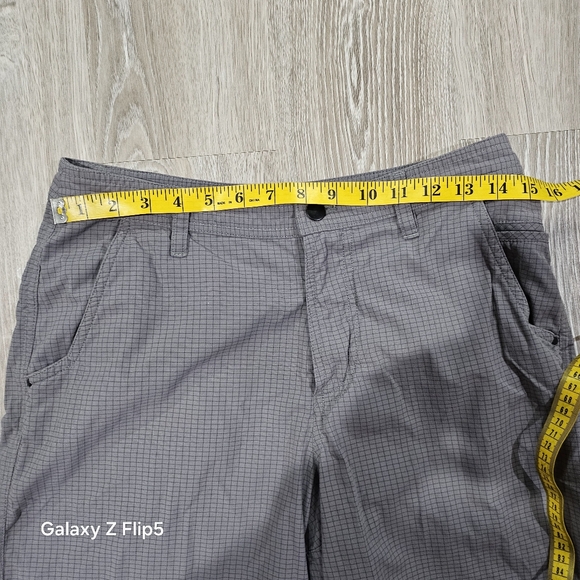 Lululemon Mens Kahuna Golf Shorts Size 32 Gray Check Chino Nylon - Picture 7 of 8